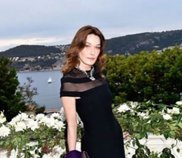 Amarcord firmato Carla Bruni Le sue foto in topless infiammano Instagram