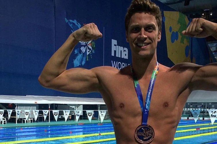 Luca Dotto a tutto sprint campione di nuoto e bellissimo modello di Armani