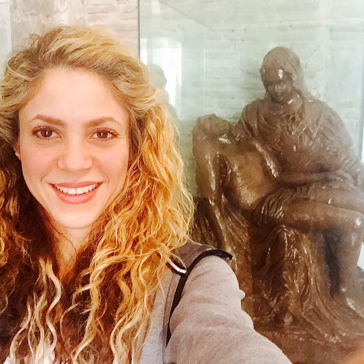 Shakira sta male Annullato il tour