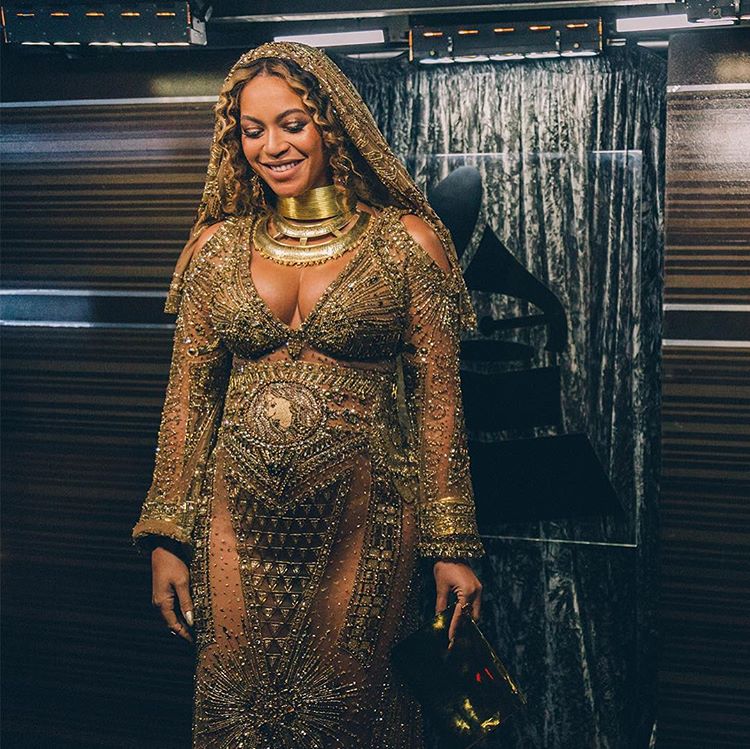 Beyonce non bada a spese per i suoi gemelli e sceglie le culle in oro da 38 mila euro luna