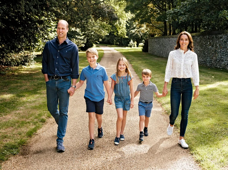 Kate Middleton uscita top secret con la famiglia ecco dove è stata vista e perché non può firmare autografi