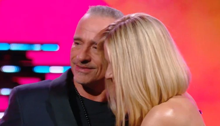 Eros Ramazzotti prima i baci poi la dedica inspettata a Michelle Hunziker