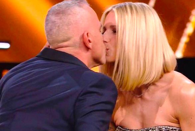 Eros Ramazzotti prima i baci poi la dedica inspettata a Michelle Hunziker