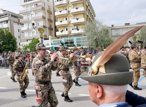 Raduno degli alpini  lo sconvolgente numero di molestie denunciate dalle donne e il caso Eurovision a Torino