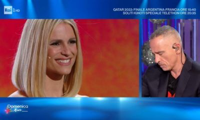 Eros Ramazzotti prima i baci poi la dedica inspettata a Michelle Hunziker