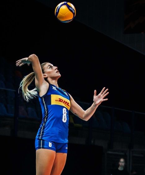Chi è Alessia Orro lorgoglio sardo della nazionale di pallavolo che è campionessa anche in un altro sport