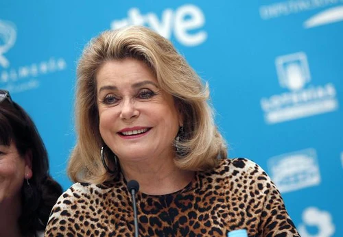 Le femministe attaccano Catherine Deneuve Difende i molestatori