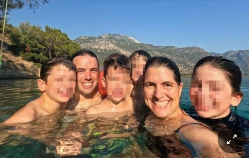 I figli stanno diventando ciechi tutta la famiglia parte per un viaggio intorno al mondo Avranno ricordi bellissimi