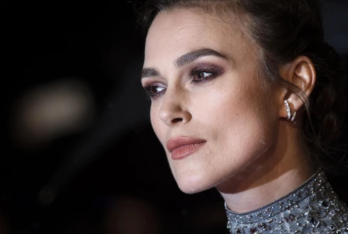 Keira Knightley parla per la prima volta della sua famiglia Mia figlia è dislessica come me E svela lincontro col marito