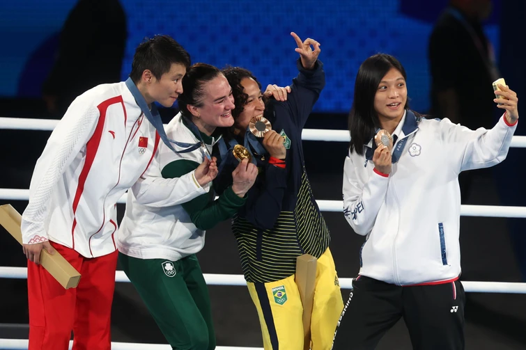 La magnifica storia della pugile che ha vinto loro alle Olimpiadi e ora tornerà a fare le pulizie in un ospedale