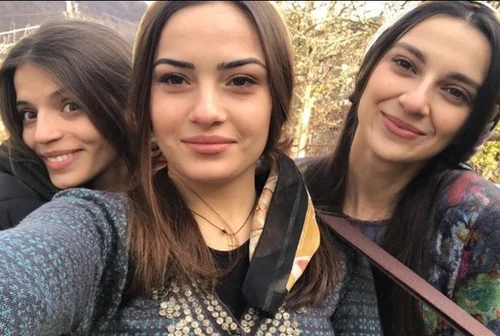 Trio Mandili chi sono le tre bellissime ragazze da milioni di like esplose grazie a un video