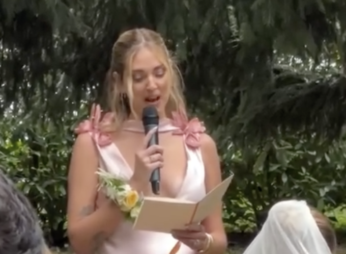 In questi 17 anni tu più di tutti mi hai protetta Chiara Ferragni al matrimonio di Veronica Ferraro E cè pure lex Annalisa