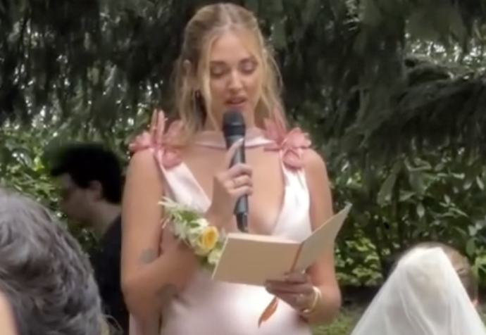 In questi 17 anni tu più di tutti mi hai protetta Chiara Ferragni al matrimonio di Veronica Ferraro E cè pure lex Annalisa