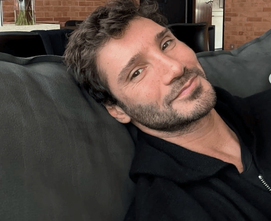 Stefano De Martino super papà: eccolo con Santiago e con la piccola Luna Mari, figlia di Belen e di Spinalbese