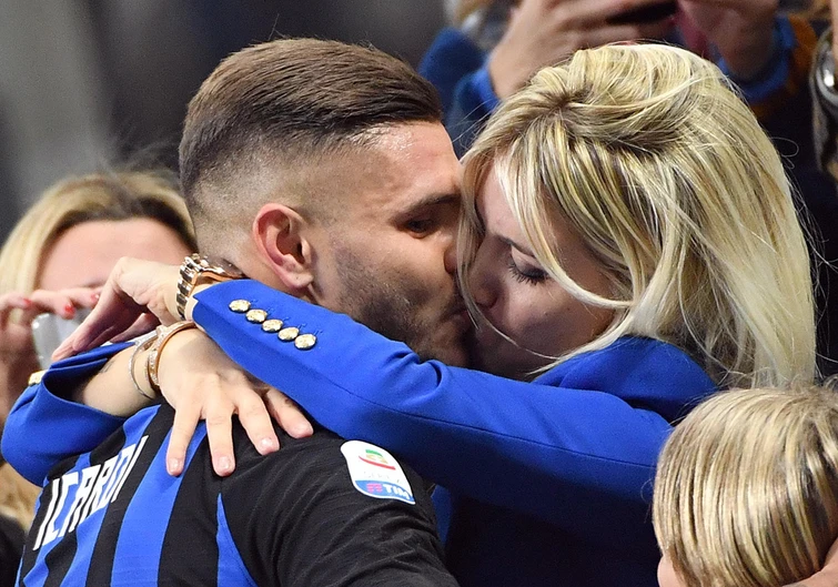 Tra Wanda Nara e Mauro Icardi finisce malissimo lei lo denuncia per violenza di genere e furto