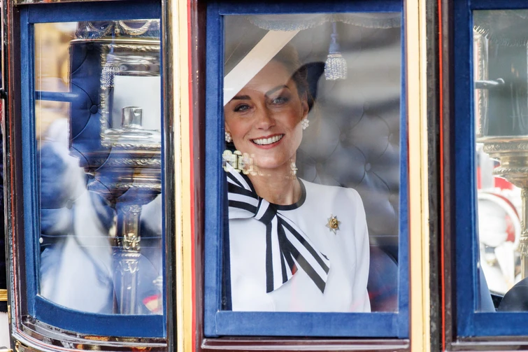 Il sorriso di Kate Middleton commuove tutti. Le smorfie del piccolo Louis, il pallore di re Carlo