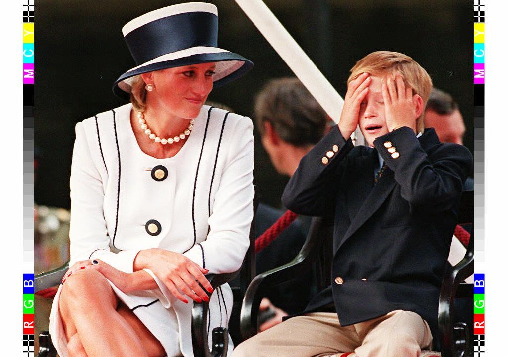 Harry e l’incidente di Lady Diana: il principe svela le parole che usò il padre Carlo per dirgli che era morta