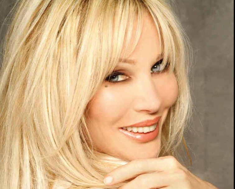 Ivana Spagna si confessa linfanzia povera la mafia che voleva rapirla e quel tentato suicidio che fallì grazie a una gattina