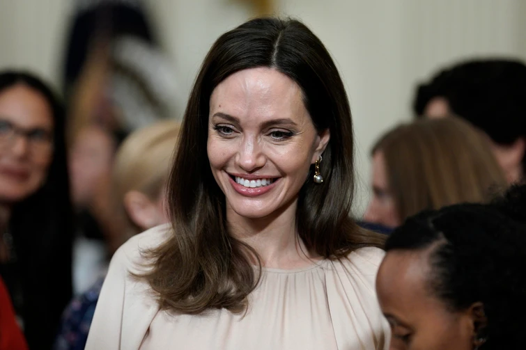 Angelina Jolie colpo di scena la proposta indecente che fa a Brad Pitt sul divorzio