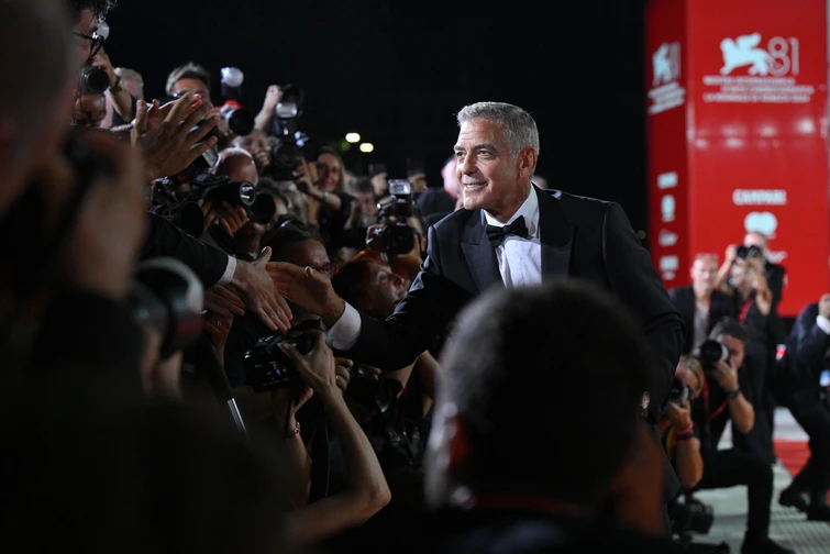 Brad Pitt e George Clooney le foto più belle di una giornata da ricordare