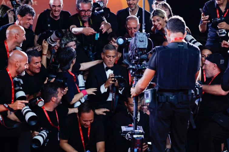 Brad Pitt e George Clooney le foto più belle di una giornata da ricordare