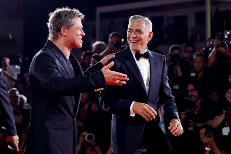 Brad Pitt e George Clooney le foto più belle di una giornata da ricordare