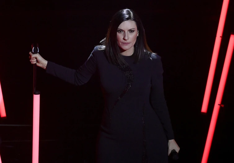 Laura Pausini irriconoscibile ecco perché ho deciso di diventare bionda