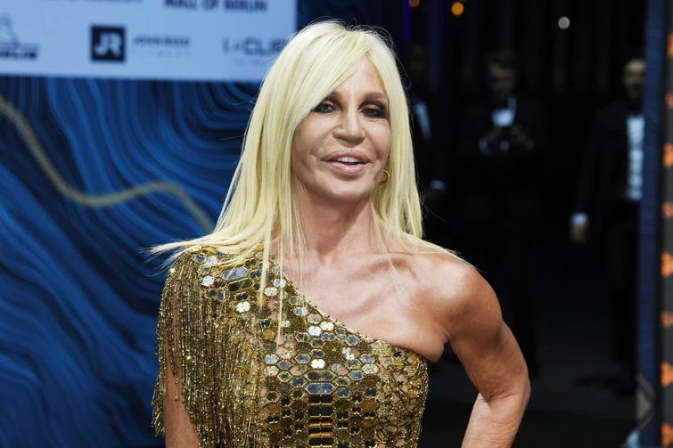 Lincredibile trasformazione di Donatella Versace le differenze ierioggi Come ha fatto