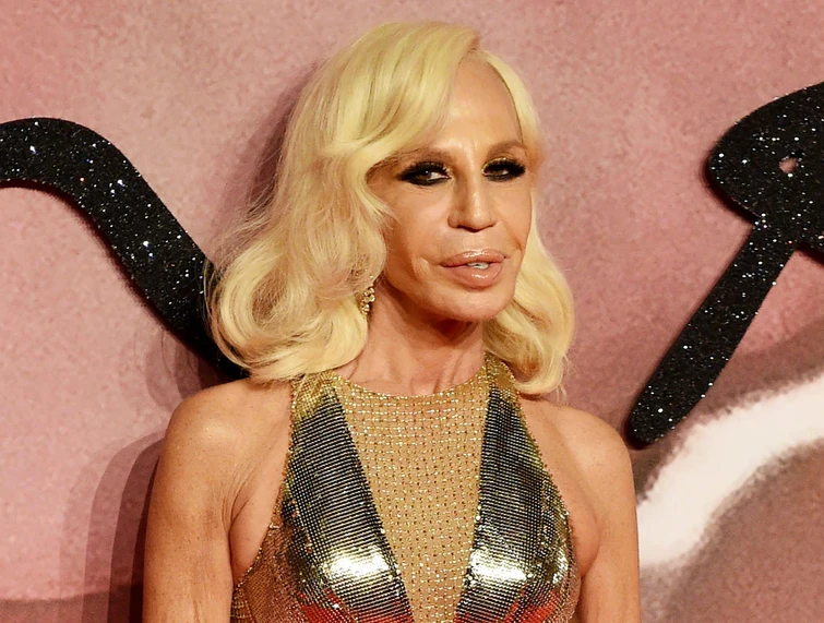 Lincredibile trasformazione di Donatella Versace le differenze ierioggi Come ha fatto