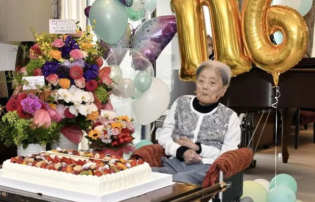 La donna più vecchia del mondo ha ceduto il primato: è morta a 116 anni Tomiko Itooka. La sua storia straordinaria 