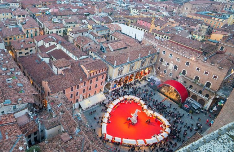 Le idee più romantiche per festeggiare San Valentino: il mercatino a forma  di cuore, l'aperitivo piccante, il Tiramisù dell'amore e - MilleUnaDONNA