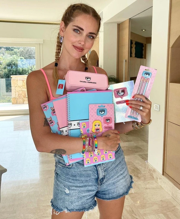 Chiara Ferragni il suo impero a pezzi i quaderni venduti a 1 euro Lindiscrezione clamorosa su Ballando