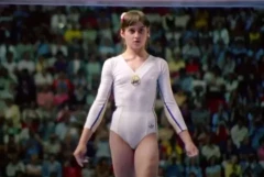 Nadia Comaneci la vita da prigioniera della polizia segreta rumena spiata H24 da 98 agenti e abusata