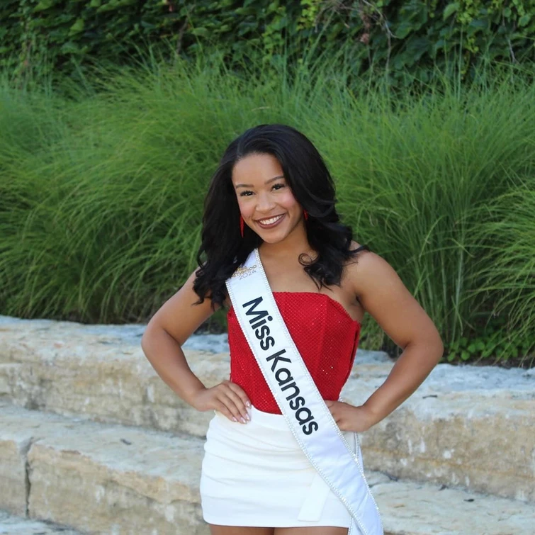 Il mio molestatore è qui nel pubblico la denuncia di Miss Kansas alla premiazione