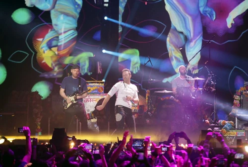 Arriva We pray il nuovo singolo dei Coldplay