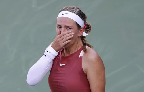 La bielorussa Azarenka scoppia a piangere in campo Annichilita dal dolore Poi sparisce dai social