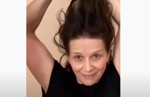 Juliette Binoche Marion Cotillard e pure Marge Simpson si tagliano i capelli per Mahsa Amini e le donne iraniane