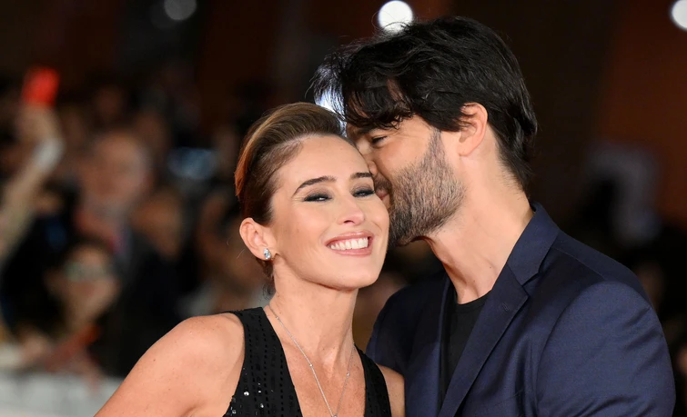 Maria Elena Boschi bella come unattrice alla Festa del cinema baci appassionati al suo Giulio Berruti