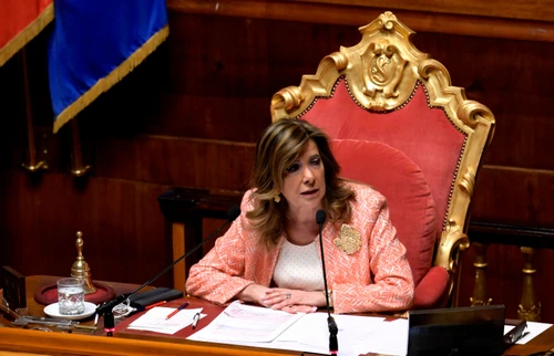 Infermiera si può dire ministra invece no lincredibile decisione del Senato Scoppia la polemica