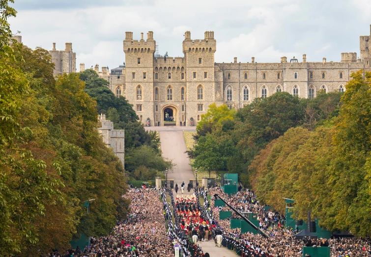 Paura al Castello di Windsor i ladri sfondano il cancello e rubano a pochi metri dal cottage di William e Kate