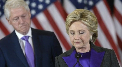 La guerra dei Clinton separati in casa dopo una lite sul libro di Hillary