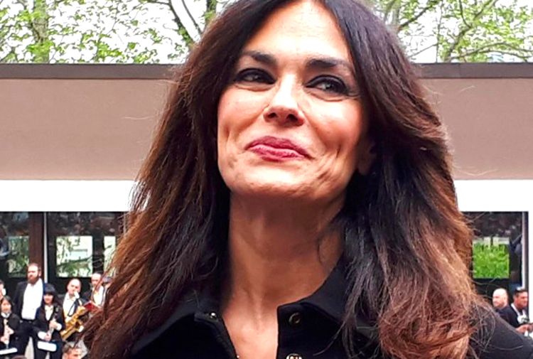 Maria Grazia Cucinotta parla della lotta al cancro