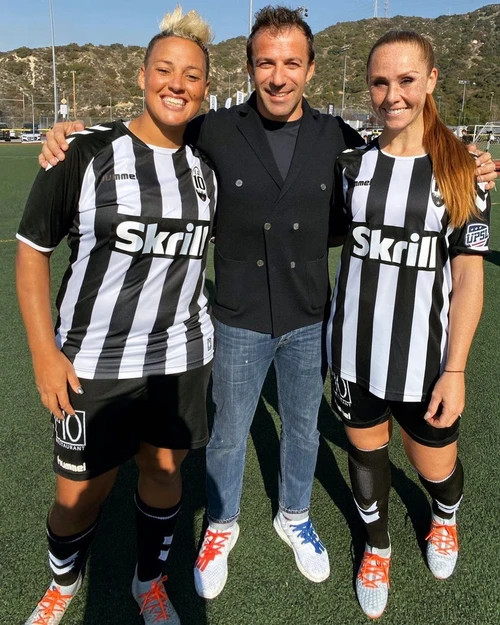 Due donne in campo coi maschi è di Del Piero la prima squadra mista della storia del calcio