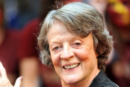 E morta lattrice britannica Maggie Smith