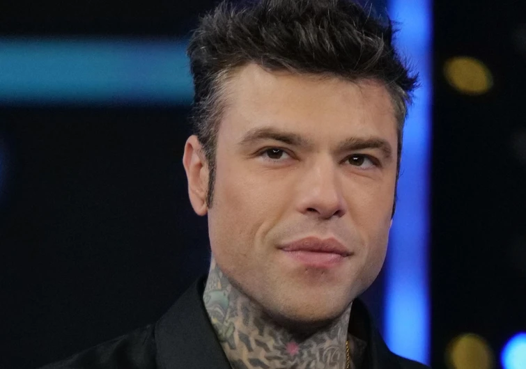 Fedez canta Bella Stronza a Sanremo dedicata allex Chiara Ferragni La risposta di Carlo Conti