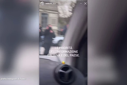 Fedez Fuori casa di Messina Denaro cera meno gente