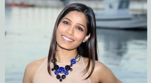 Quella non è la mia pelle Freida Pinto la testimonial che si è ribellata allo sbiancamento