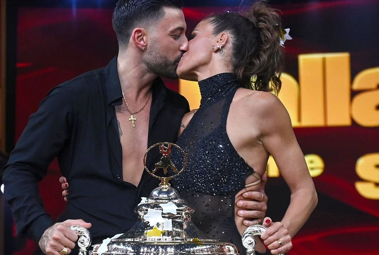 &quot;Ballando&quot; incorona Guaccero. Polemica sul secondo posto di Federica Pellegrini. Le lacrime di Milly Carlucci