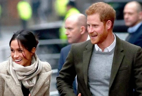 Harry e Meghan due Ferragnez che mettono in crisi la Regina