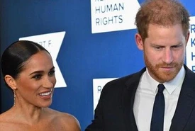 Anche Archie e Lilibet nella foto natalizia di Harry e Meghan non mostravano i figli da anni